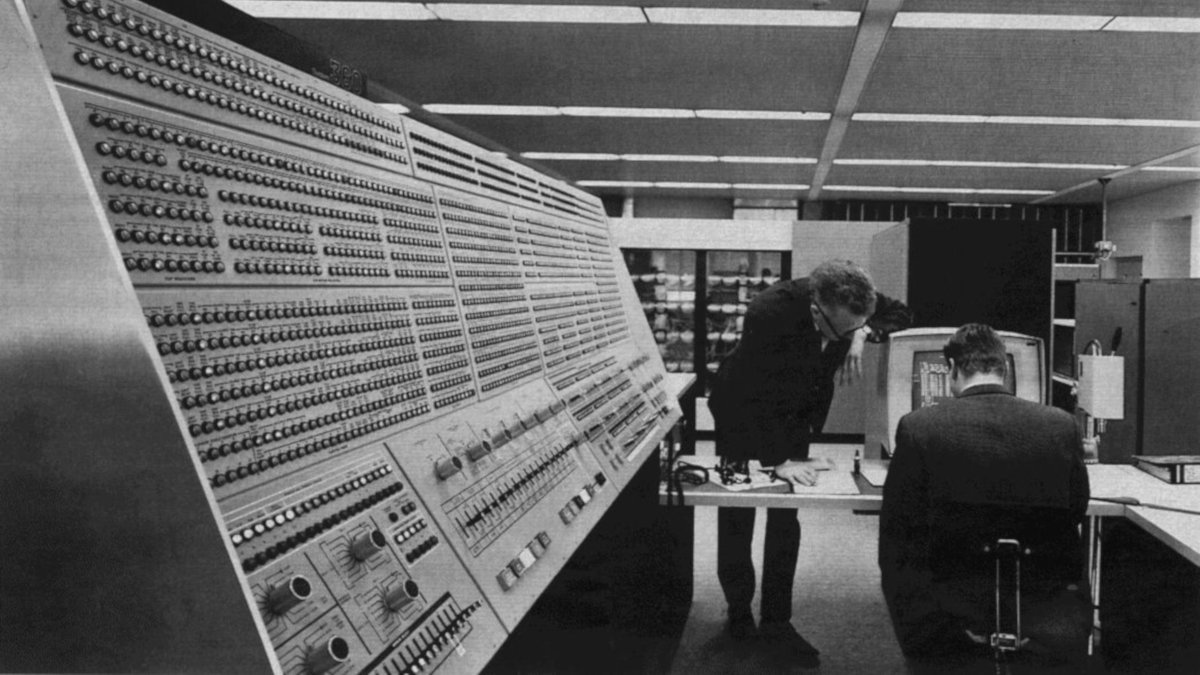 THE OLD COVENANT WAS MADE OBSOLETE::SYSTEM/360 MODEL 91 FRONT PANEL AT NASA © Unknown | Wikimedia.org