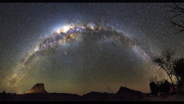 MILKY WAY PANORAMA © Dennis Van De Water | Dreamstime.com