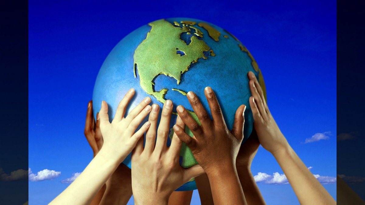 HANDS ON GLOBE © Royalty-Free | Corbis