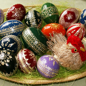 PUSHBACK ON EASTER EGGS::EASTER EGGS - STRAW DECORATION © Jan Kameníček | Wikimedia.org