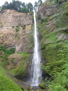 Multnomah Falls from the bridge 