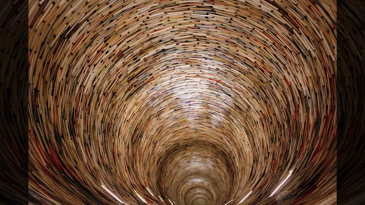 WFT- CIRCUMLOCUTION, AGAIN::BOOK TOWER- PRAGUE © Deror_avi | Wikimedia.org