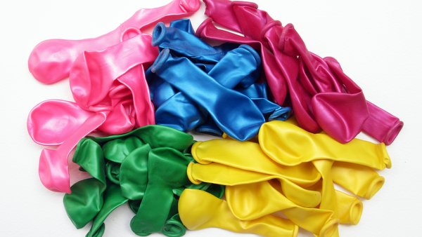 PILE OF UNINFLATED BALLOONS FROM DIFFERENT COLORS © Srckomkrit | Dreamstime.com