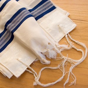 TZITZIT::TALLIT ON TABLE © erxolam | iStockPhoto.com TZITZIT::TALLIT ON TABLE © erxolam | iStockPhoto.com