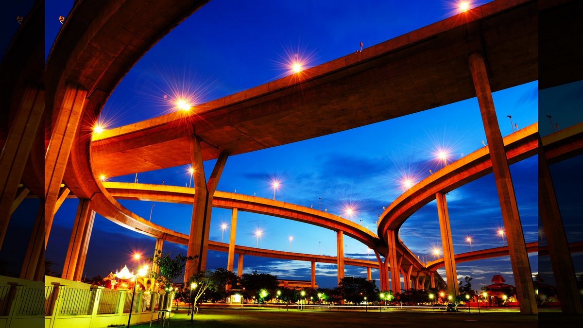 BHUMIBOL BRIDGE © Jimmyfitness | Dreamstime.com