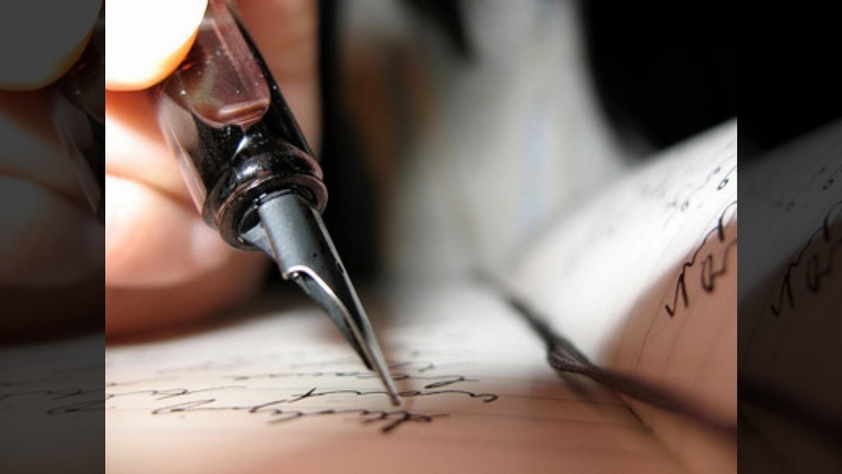 WRITING USING FOUNTAIN PEN © Unknown | Google Images