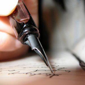 WRITING USING FOUNTAIN PEN © Unknown | Google Images