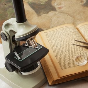 THINGS OF THE OLD RESTORER © Vladimir Pogorelov | Dreamstime.com