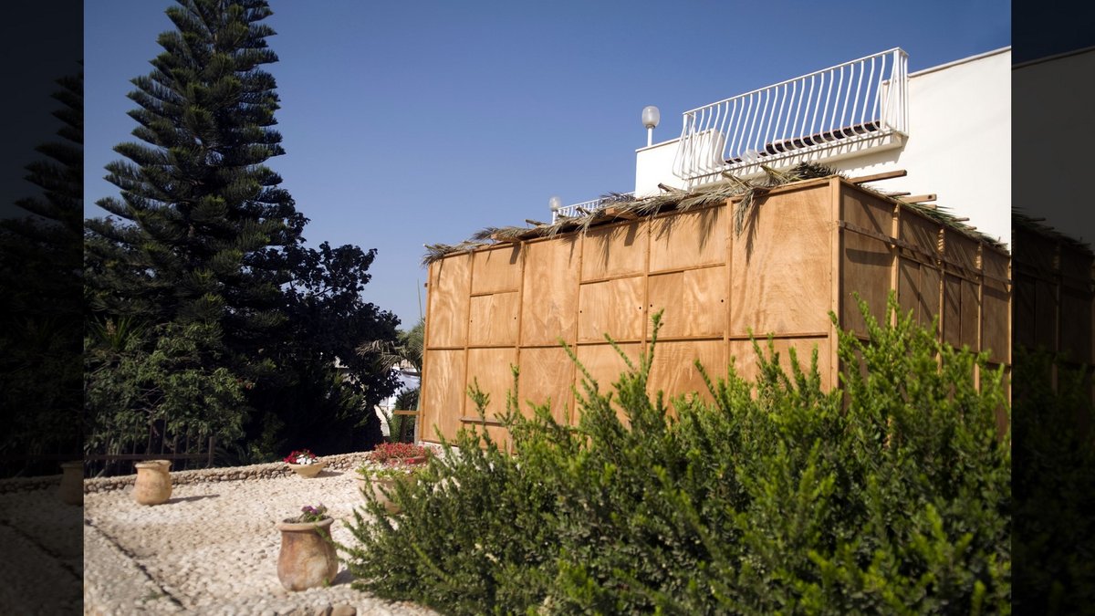 SUKKAH © amit erez | iStockPhoto.com