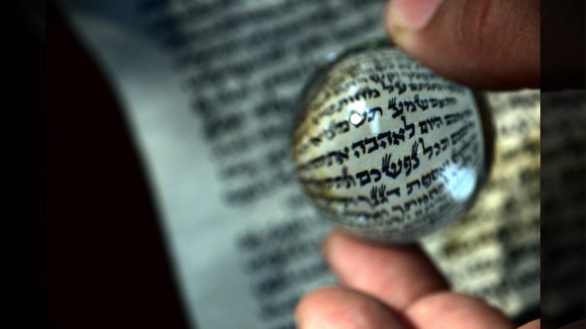MAGIC BALL AND JUDAISM © tzahiV | iStockPhoto.com
