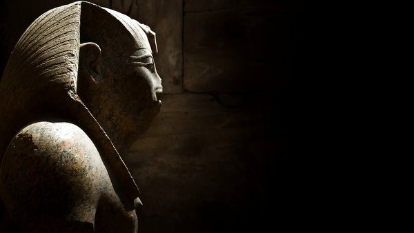 ANCIENT EGYPTIAN STATUE © ajiravan | iStockPhoto.com