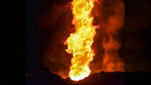 FIRE VORTEX © Michael Warren | iStockPhoto.com