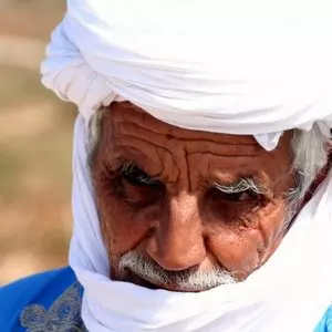 YITRO A COMMENTARY::BEDOUIN IN BLUE AND WHITE © Styve | Dreamstime.com