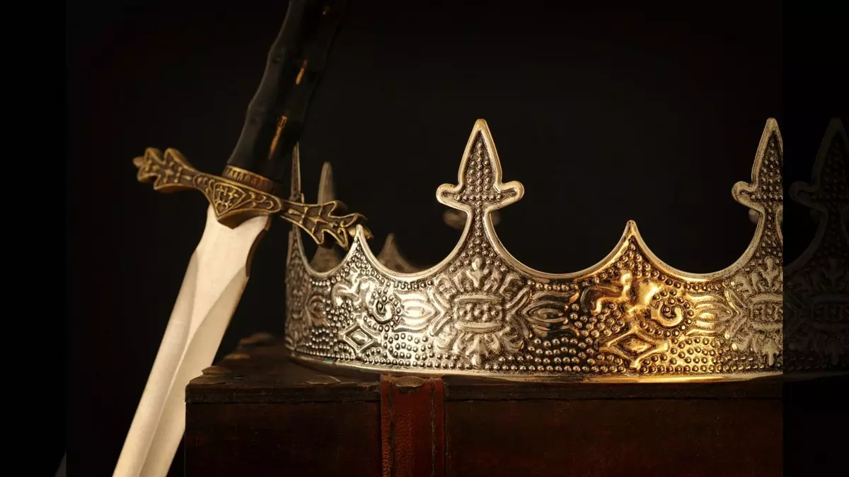 G-D'S COVENANT WITH DAVID::CROWN AND SWORD © tomertu | Shutterstock.com