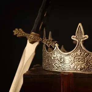 G-D'S COVENANT WITH DAVID::CROWN AND SWORD © tomertu | Shutterstock.com