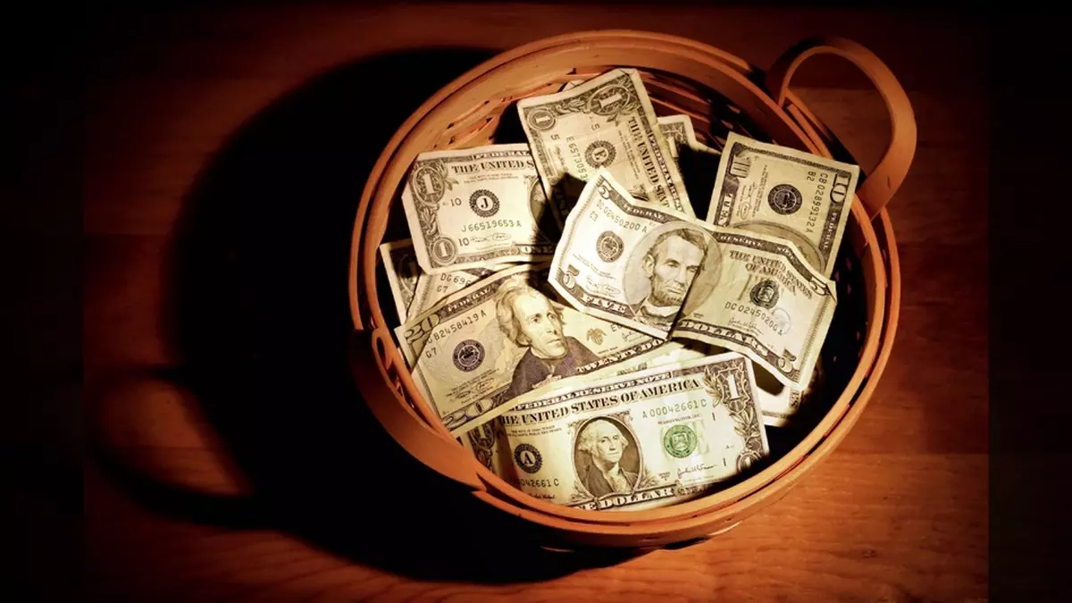 TITHING::BASKET OF MONEY © Suzanne Tucker | Dreamstime.com