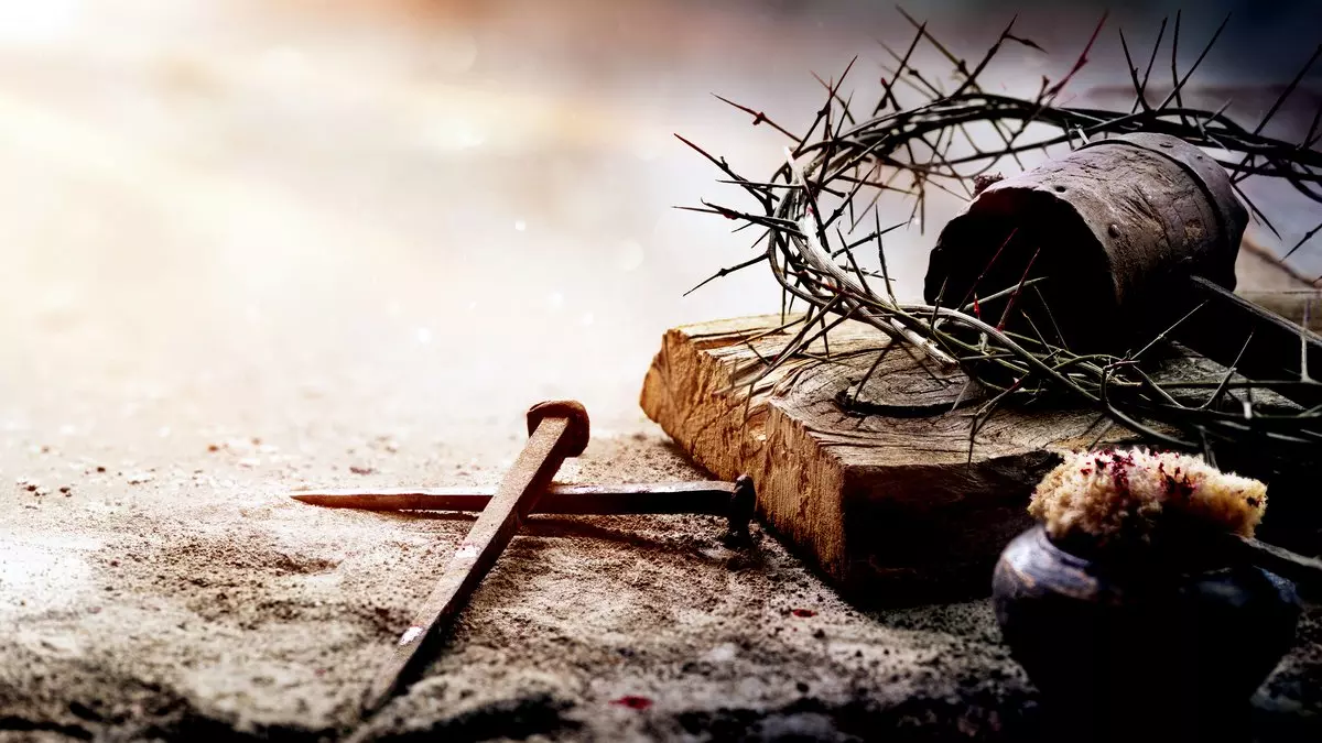 WHEN WAS YESHUA CRUCIFIED?::HAMMER, BLOODY NAILS, AND A CROWN OF THORNS © Romolo Tavani | iStockPhoto.com