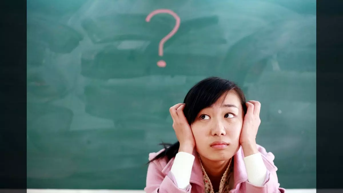ASIAN GIRL WITH A RED QUESTION MARK © Zhudifeng | Dreamstime.com