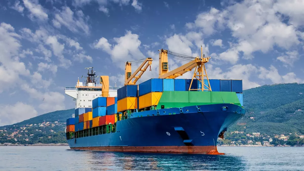 MERCHANT CONTAINER SHIP © ilfede | iStockPhoto.com