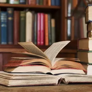 LIBRARY © Catherine Jones | Dreamstime.com