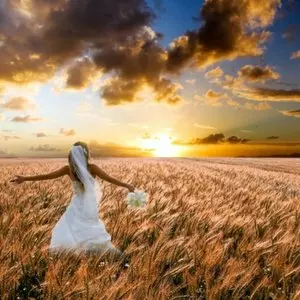BRIDE IN A FIELD OF WHEAT © Karen DeWitte | Google Images
