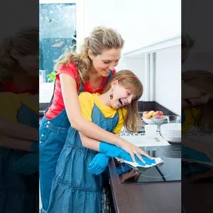 MOTHER AND DAUGHTER IN THE KITCHEN TOGETHER © Izabela Habur | iStockPhoto.com MOTHER AND DAUGHTER IN THE KITCHEN TOGETHER © Izabela Habur | iStockPhoto.com