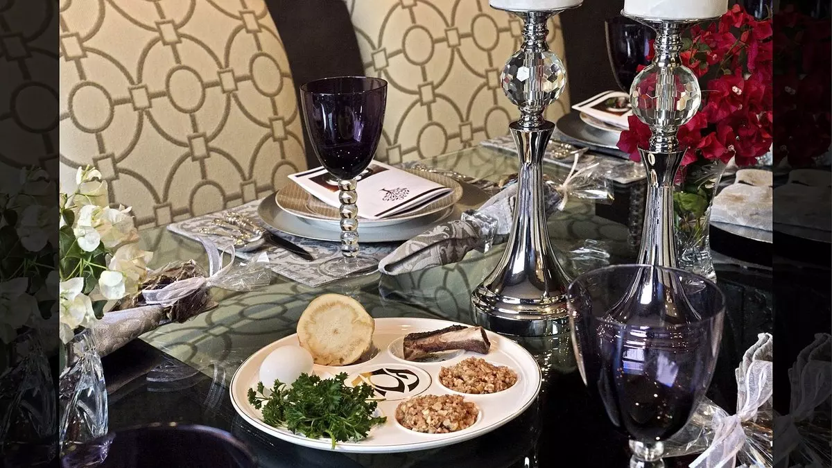 PASSOVER © JillianSuzanne | iStockPhoto.com