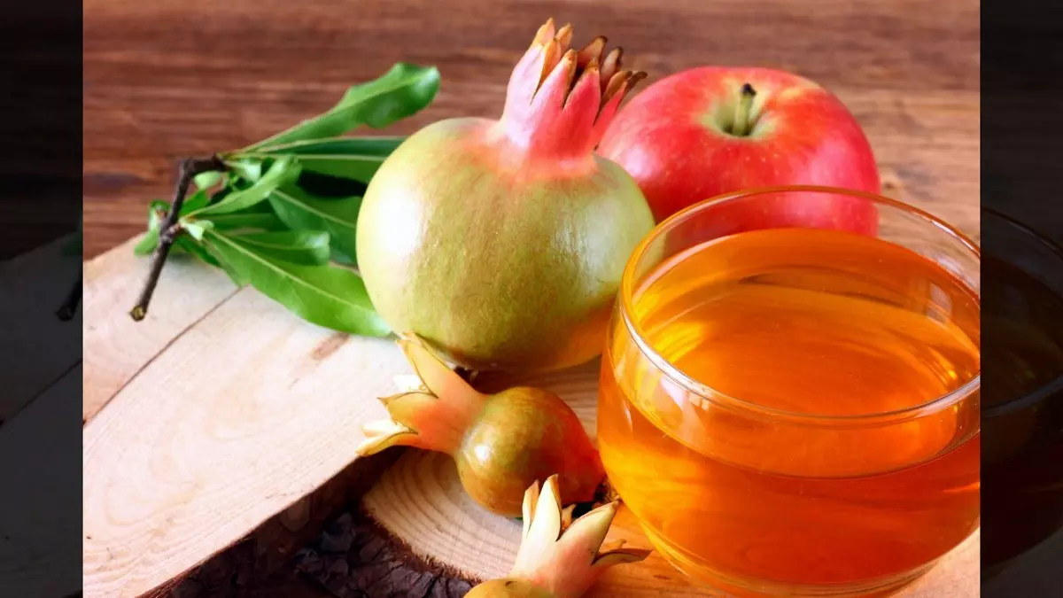 ROSH HASHANAH CONCEPT © tomertu | Dreamstime.com