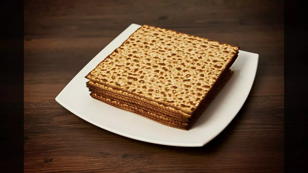 MATZO ON THE TABLE © Olegb | Dreamstime.com