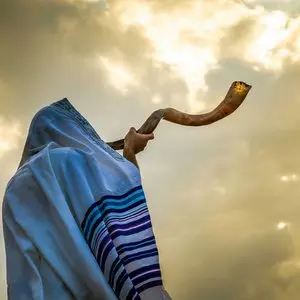 BLOWING THE SHOFAR FOR THE FEAST OF TRUMPETS © John Theodor | Shutterstock.com BLOWING THE SHOFAR FOR THE FEAST OF TRUMPETS © John Theodor | Shutterstock.com