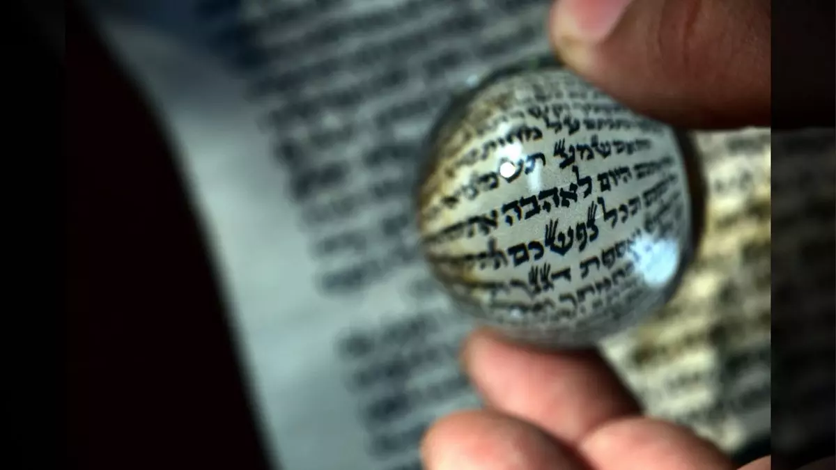 MAGIC BALL AND JUDAISM © tzahiV | iStockPhoto.com