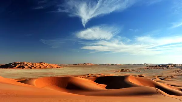 SAND DUNES IN RUB AL KHALI DESERT © Cristalloid | Dreamstime.com