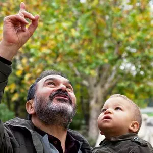 JEWISH GRANDFATHER AND CHILD © VILevi | iStockPhoto.com
