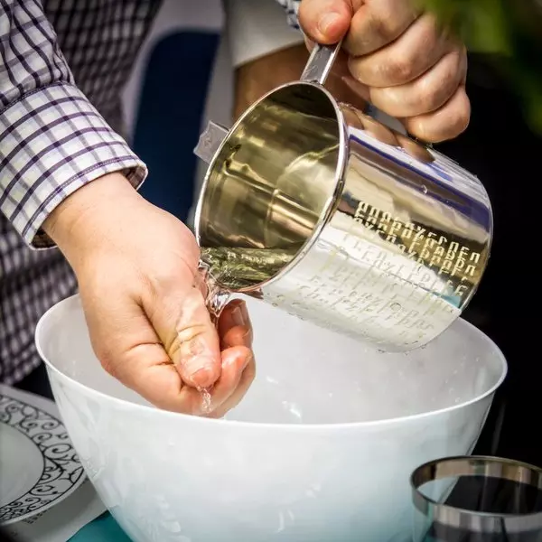 Ritual washing of hands, Passover Seder. Photo 67327298 © Alefbet26 | Dreamstime.com