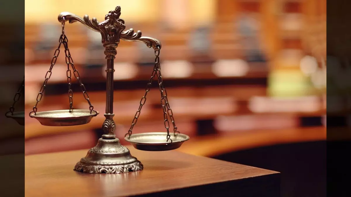 MISHPATIM::SCALES OF JUSTICE © Vladek | Dreamstime.com