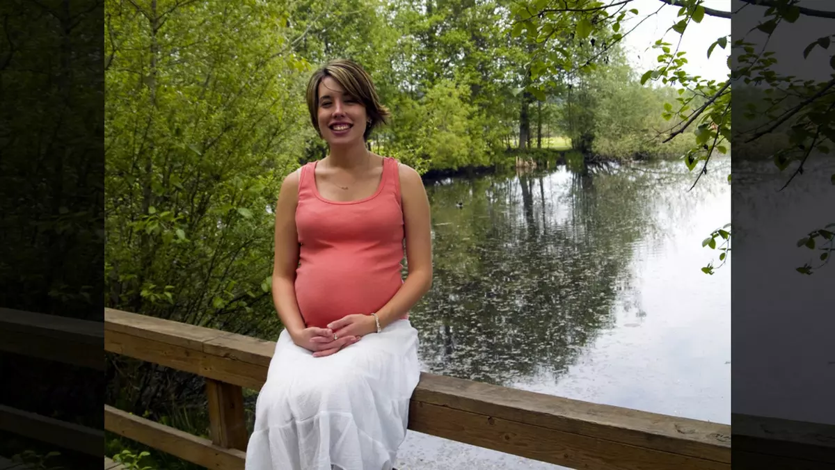 TAZRIA::A YOUNG PREGNANT WOMAN ON A BRIDGE © Travis Manley | Dreamstime.com