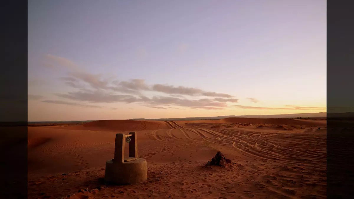 TOLDOT::WELL IN THE DESERT © Florian Fritsch | iStockPhoto.com