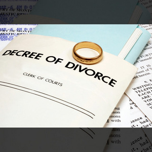 KI TETZE::DIVORCE DECREE AND WEDDING RING © Steve Vanhorn | Dreamstime.com KI TETZE::DIVORCE DECREE AND WEDDING RING © Steve Vanhorn | Dreamstime.com
