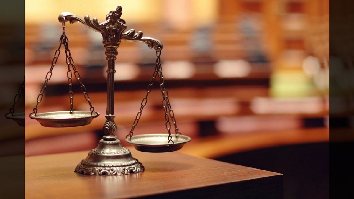 MISHPATIM::SCALES OF JUSTICE © Vladek | Dreamstime.com