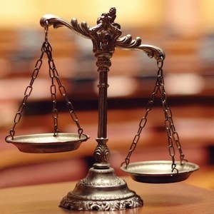 MISHPATIM::SCALES OF JUSTICE © Vladek | Dreamstime.com