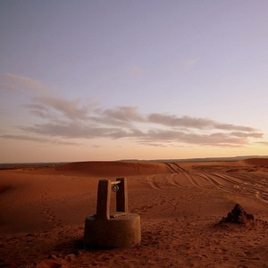 TOLDOT::WELL IN THE DESERT © Florian Fritsch | iStockPhoto.com