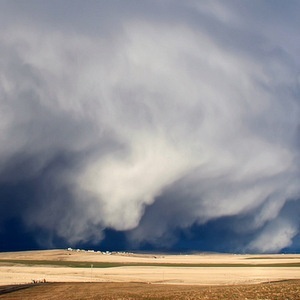 VAERA::A ROLLING STORM MOVES ACROSS A FIELD © Kelly Nelson | Dreamstime.com