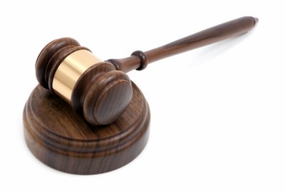 GAVEL AND SOUND BLOCK © Creativeye99 | iStockPhoto.com